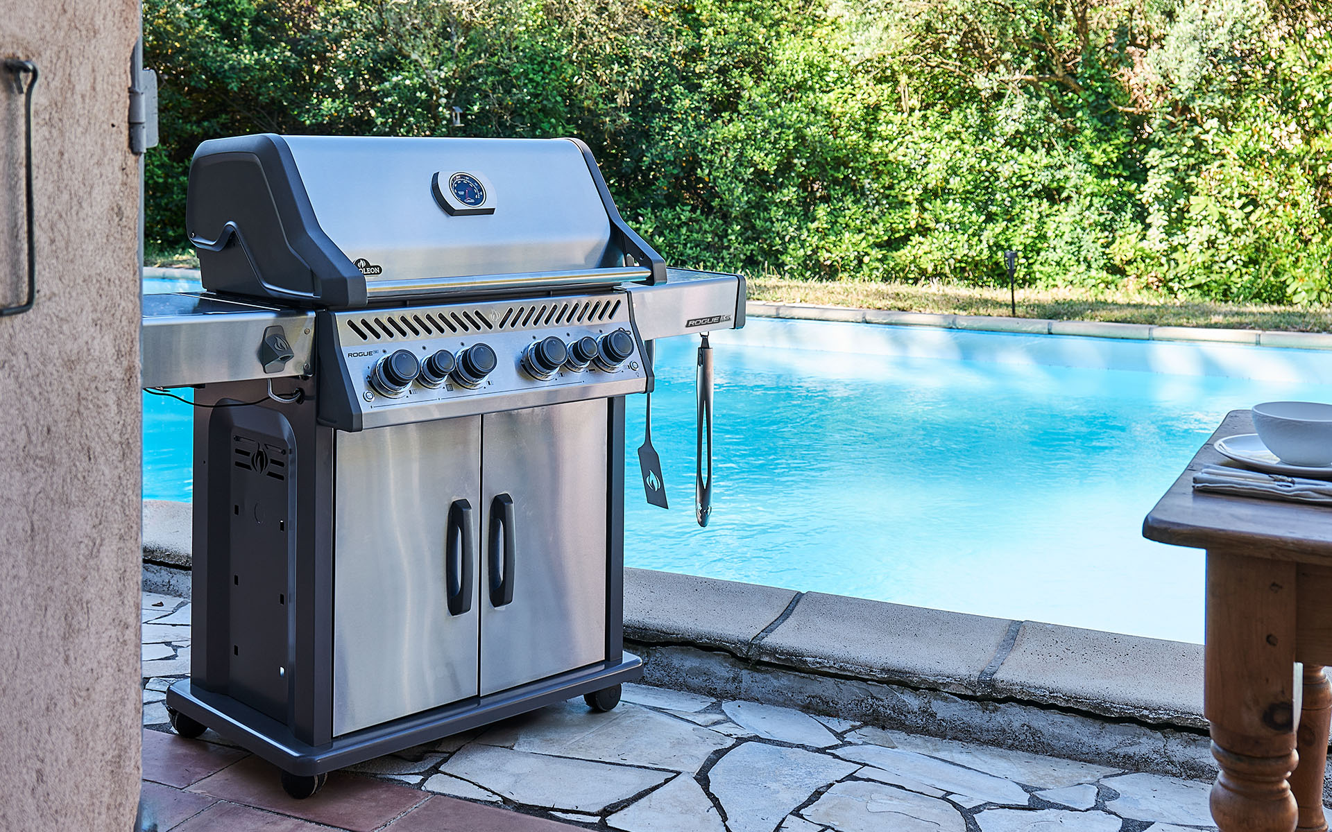 Die besten Gasgrills bis 2.000 Euro: Unsere Empfehlungen für Premium-Modelle
