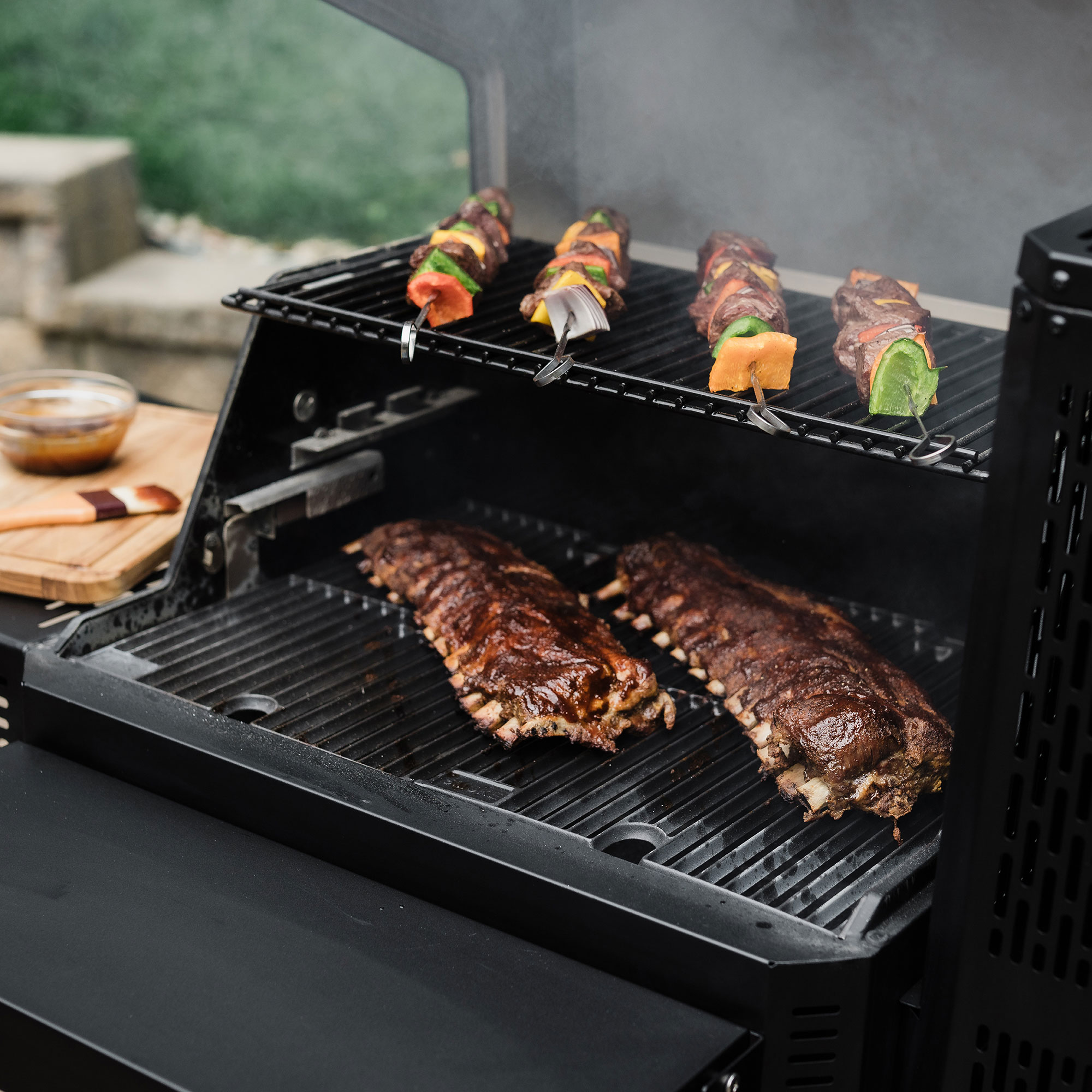 Masterbuilt® Gravity Series™ 600 Holzkohlegrill und Smoker (MB20041423) - Masterbuilt