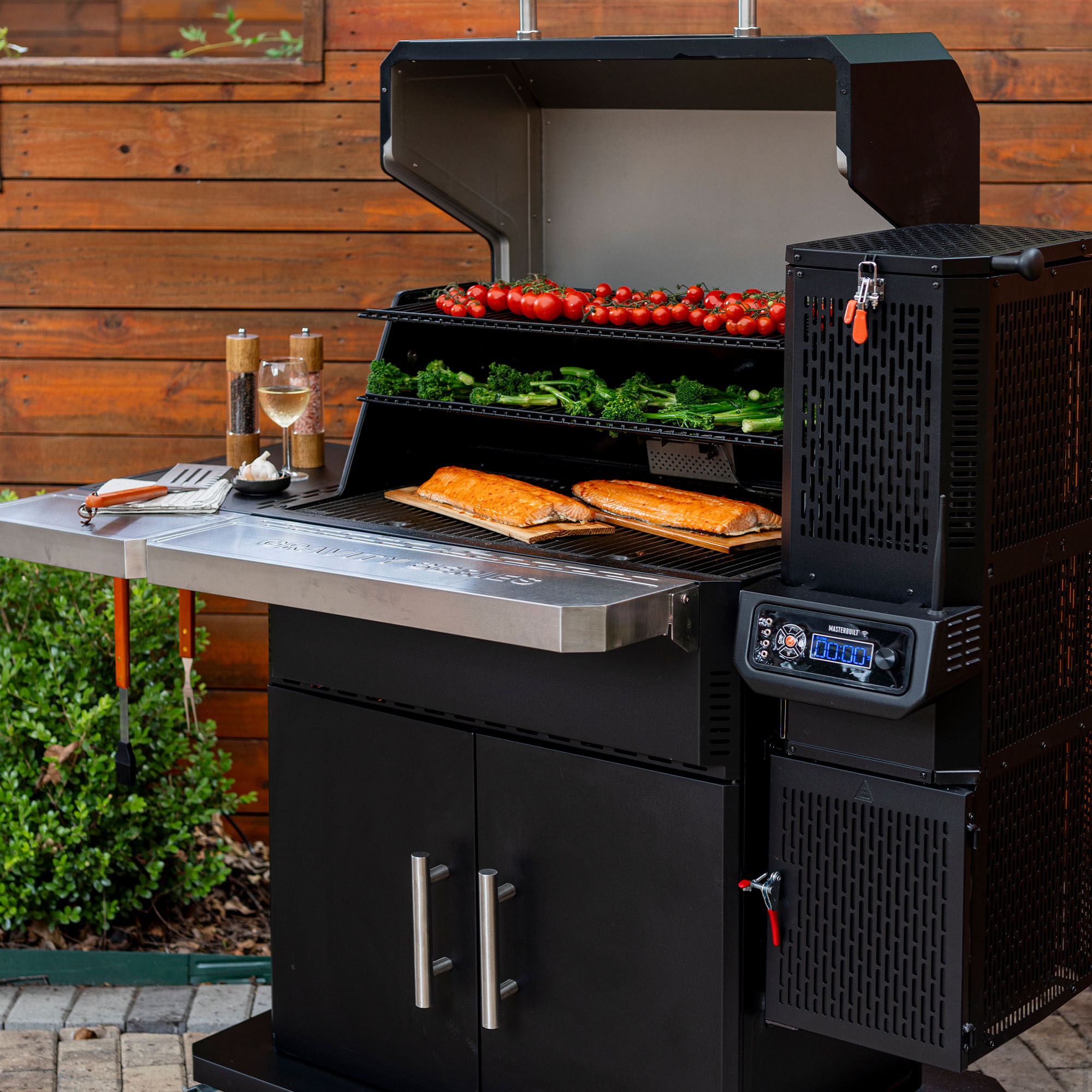 Masterbuilt® Gravity Series™ 1150 Digitaler Holzkohle Grill & Smoker (MB20041625) - Masterbuilt Masterbuilt® Gravity Series™ 1150 Digitaler Holzkohle Grill & Smoker (MB20041625) - Masterbuilt