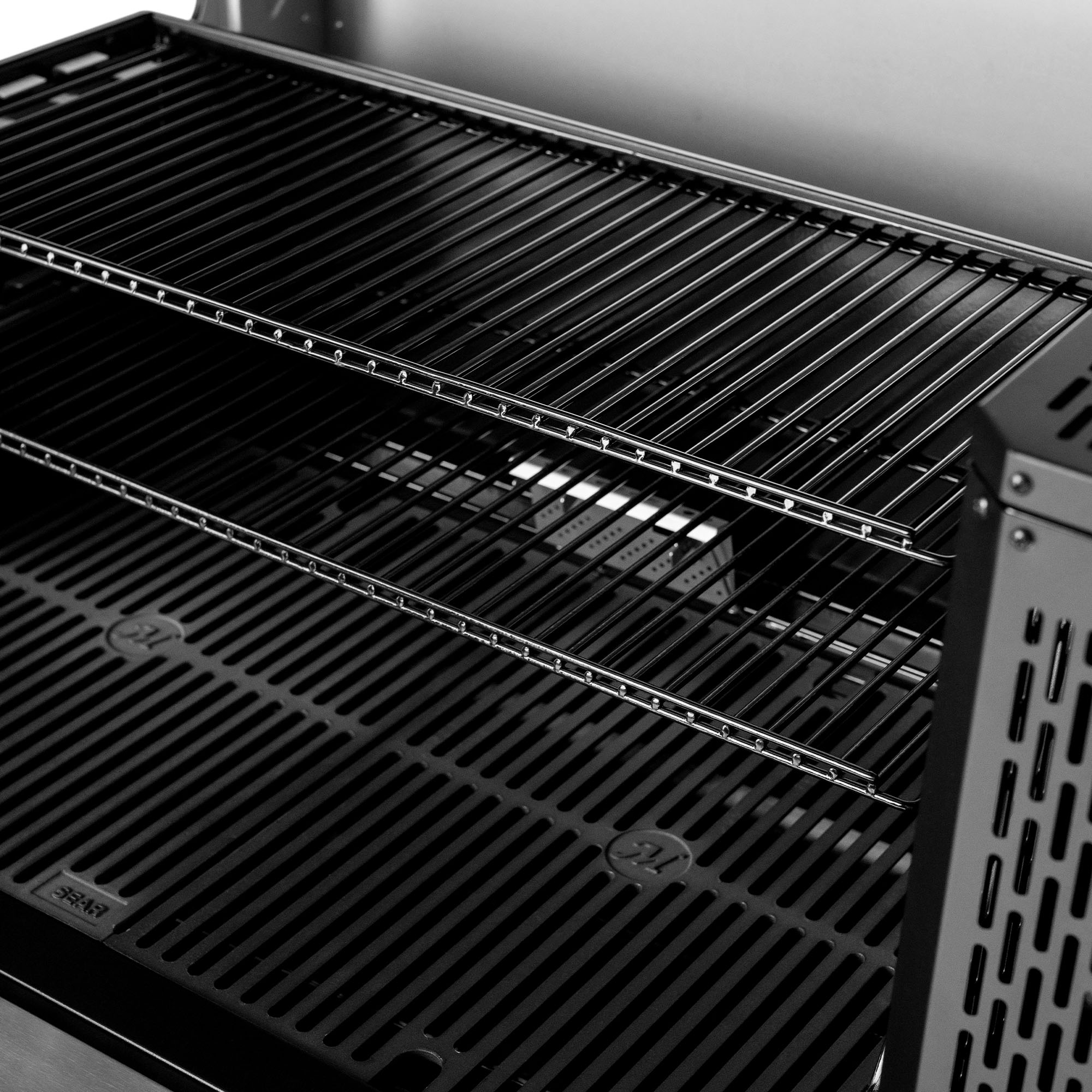 Masterbuilt® Gravity Series™ 1150 Digitaler Holzkohle Grill & Smoker (MB20041625) - Masterbuilt Masterbuilt® Gravity Series™ 1150 Digitaler Holzkohle Grill & Smoker (MB20041625) - Masterbuilt